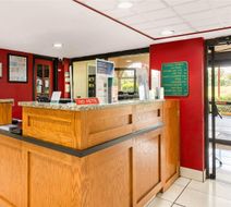 Quality Inn Orlando Airport Lobby