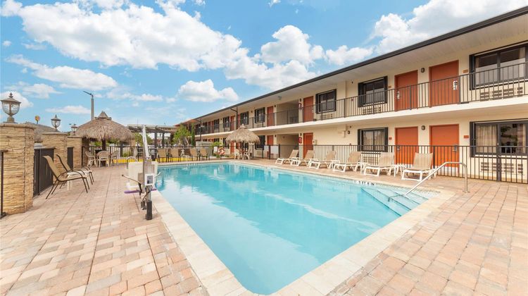 Quality Inn Florida City Pool