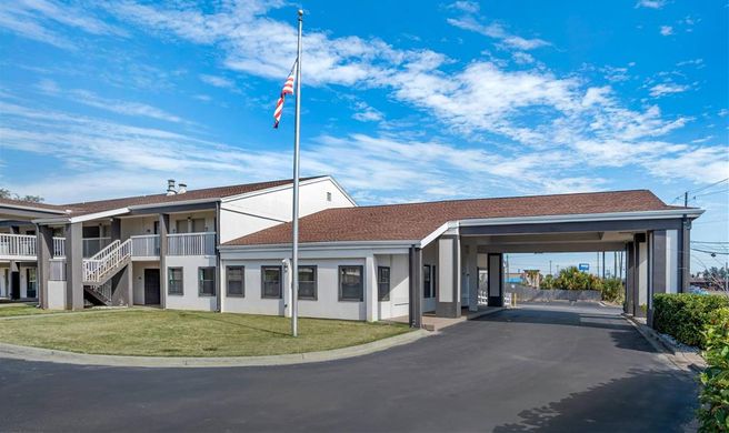 Quality Inn & Conference Center Exterior