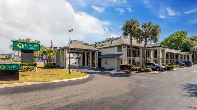 Quality Inn University Exterior