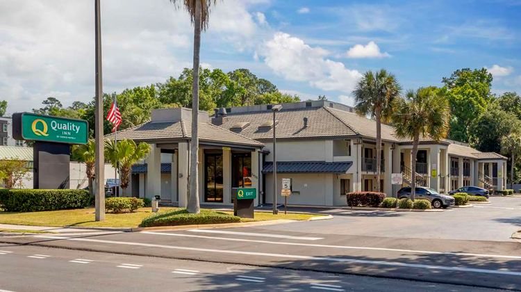 Quality Inn University Exterior