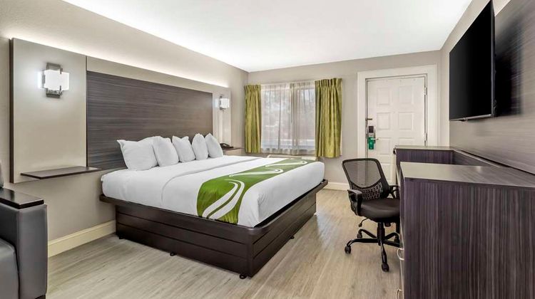 Quality Inn University Suite