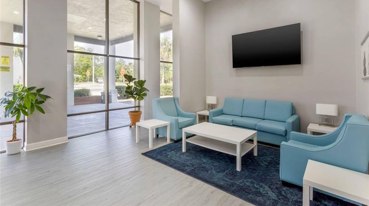Quality Inn University Lobby