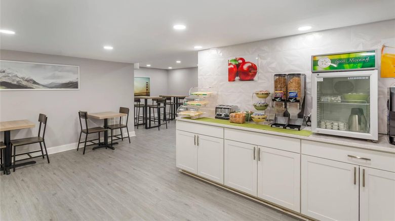 <b>Quality Inn University Restaurant</b>. Images powered by <a href="https://iceportal.shijigroup.com/" title="IcePortal" target="_blank">IcePortal</a>.