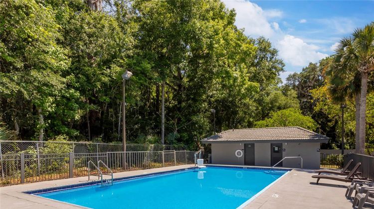 Quality Inn University Pool