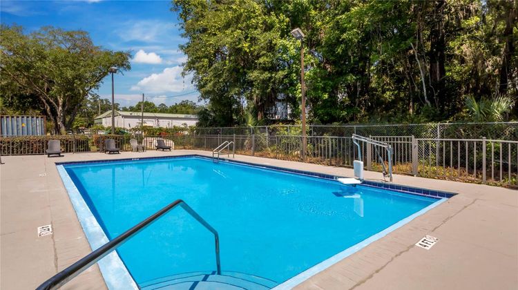 Quality Inn University Pool