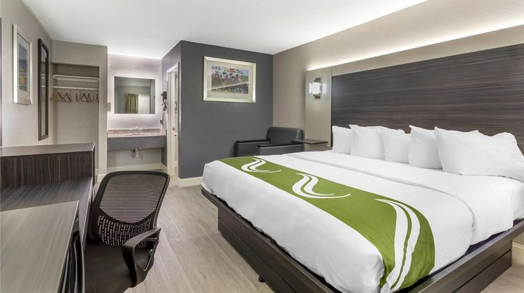 Quality Inn University Suite