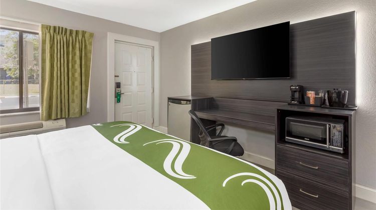 Quality Inn University Suite