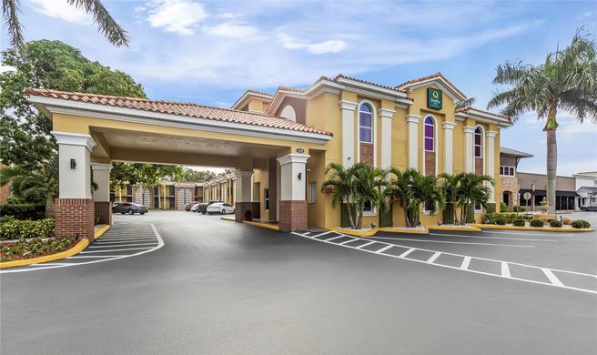 Quality Inn Airport Cruise port Exterior