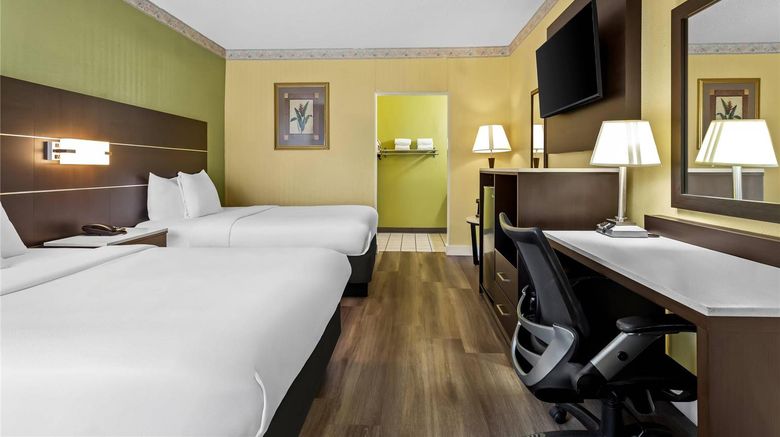 <b>Quality Inn Airport Cruise port Room</b>. Images powered by <a href="https://iceportal.shijigroup.com/" title="IcePortal" target="_blank">IcePortal</a>.