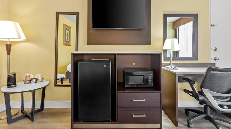 <b>Quality Inn Airport Cruise port Room</b>. Images powered by <a href="https://iceportal.shijigroup.com/" title="IcePortal" target="_blank">IcePortal</a>.