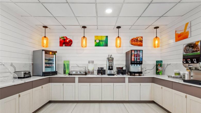 <b>Quality Inn Airport Cruise port Restaurant</b>. Images powered by <a href="https://iceportal.shijigroup.com/" title="IcePortal" target="_blank">IcePortal</a>.