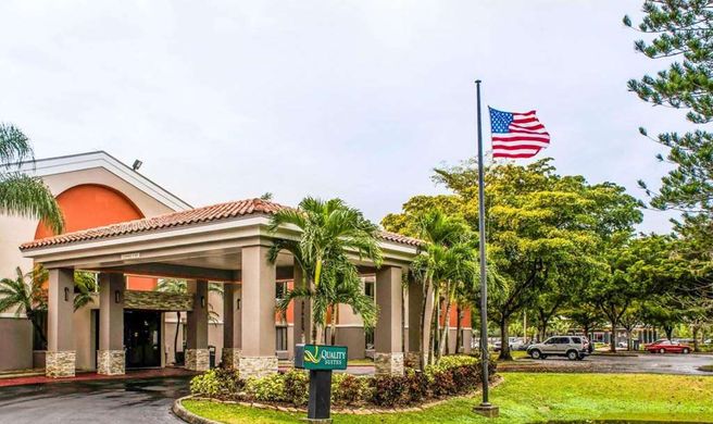 Quality Suites Fort Myers I-75 Exterior