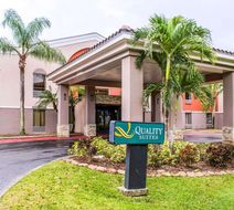 Quality Suites Fort Myers I-75 Exterior