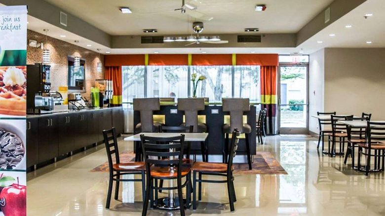 <b>Quality Suites Fort Myers I-75 Restaurant</b>. Images powered by <a href="https://iceportal.shijigroup.com/" title="IcePortal" target="_blank">IcePortal</a>.