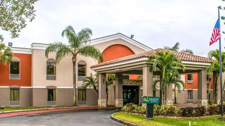 Quality Suites Fort Myers I-75 Exterior