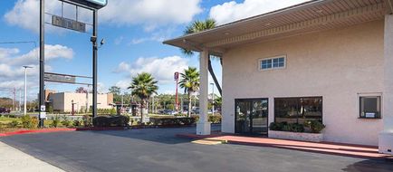 Rodeway Inn Exterior
