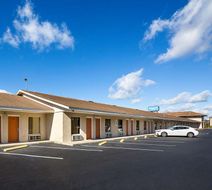 Rodeway Inn Exterior