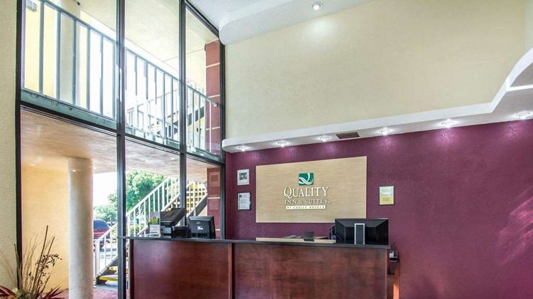 Quality Inn & Suites at Tropicana Field Lobby