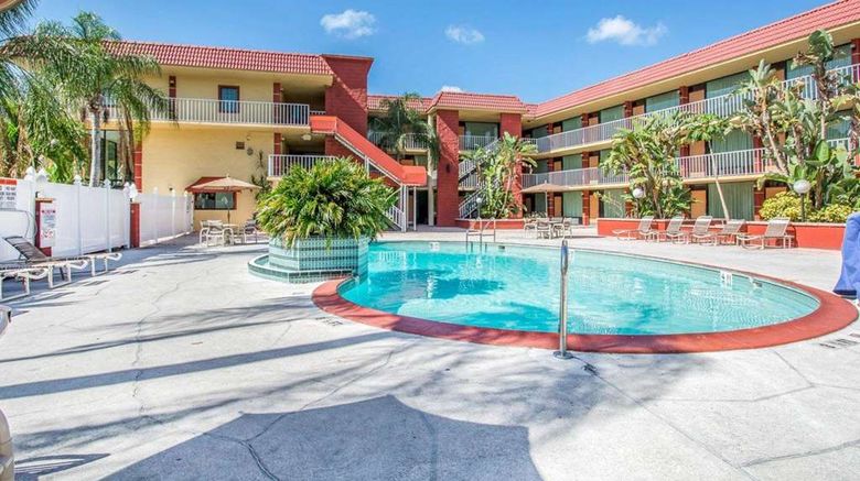 <b>Quality Inn & Suites at Tropicana Field Pool</b>. Images powered by <a href="https://iceportal.shijigroup.com/" title="IcePortal" target="_blank">IcePortal</a>.
