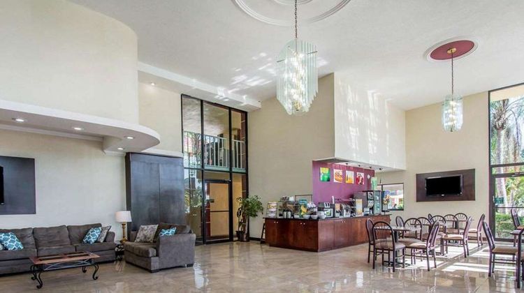 Quality Inn & Suites at Tropicana Field Lobby