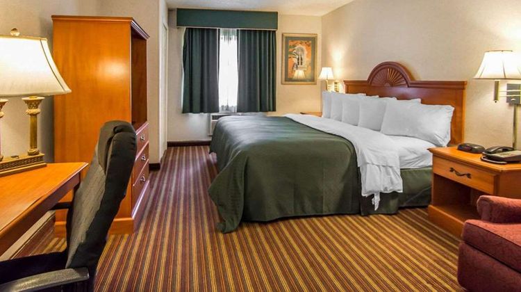 Quality Inn & Suites at Tropicana Field Suite