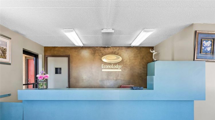 Econo Lodge Lobby