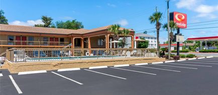 Econo Lodge Exterior