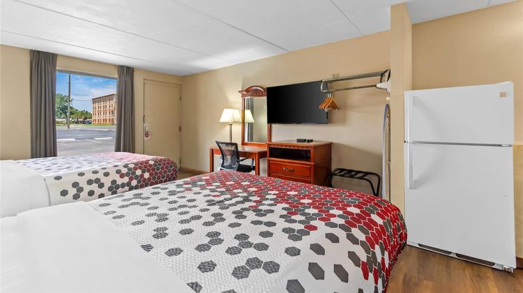 Econo Lodge Room