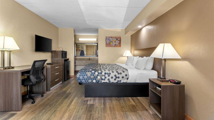 Econo Lodge Room
