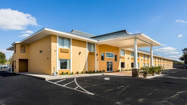 <b>Quality Inn & Suites Heritage Park Exterior</b>. Images powered by <a href="https://iceportal.shijigroup.com/" title="IcePortal" target="_blank">IcePortal</a>.