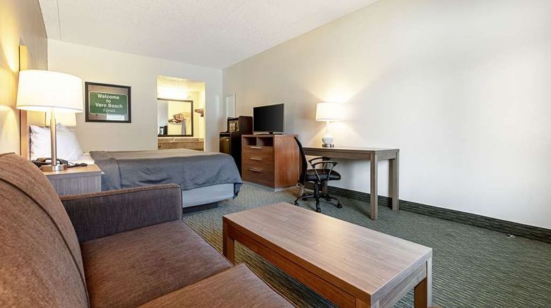 <b>Econo Lodge Vero Beach Room</b>. Images powered by <a href="https://iceportal.shijigroup.com/" title="IcePortal" target="_blank">IcePortal</a>.