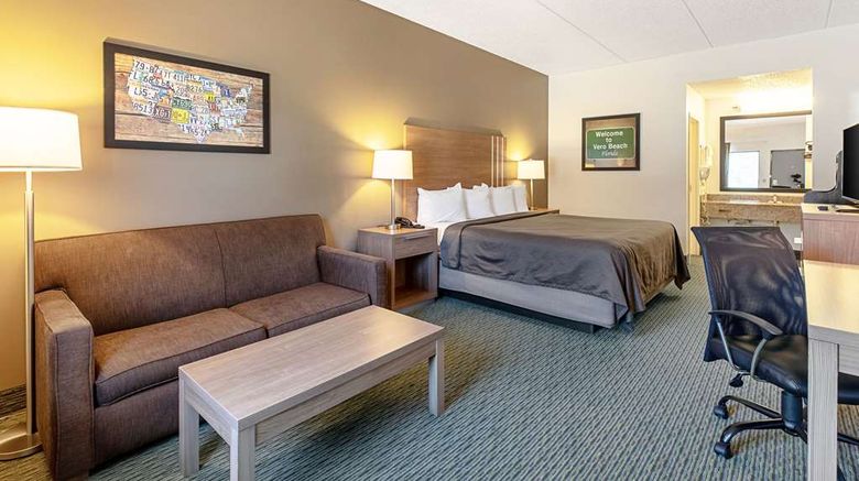 <b>Econo Lodge Vero Beach Room</b>. Images powered by <a href="https://iceportal.shijigroup.com/" title="IcePortal" target="_blank">IcePortal</a>.