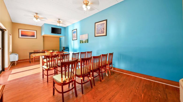 <b>Quality Inn Weeki Wachee Meeting</b>. Images powered by <a href="https://iceportal.shijigroup.com/" title="IcePortal" target="_blank">IcePortal</a>.