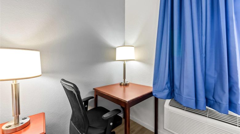 <b>Quality Inn Weeki Wachee Room</b>. Images powered by <a href="https://iceportal.shijigroup.com/" title="IcePortal" target="_blank">IcePortal</a>.