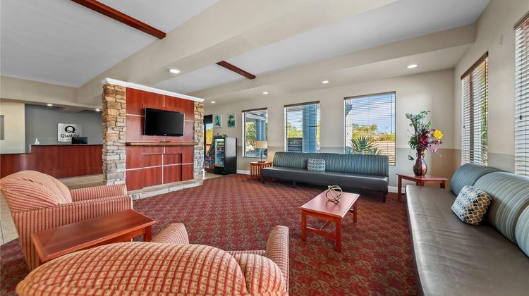 Quality Inn Weeki Wachee Lobby