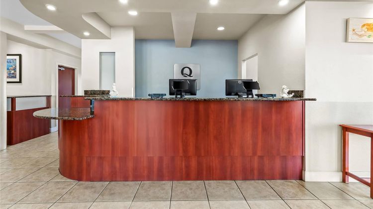 Quality Inn Weeki Wachee Lobby