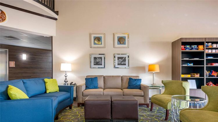 Comfort Inn & Suites Lobby