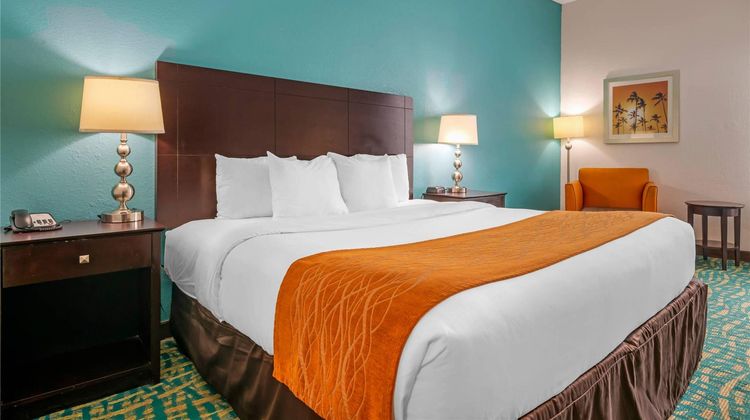 Comfort Inn & Suites Room