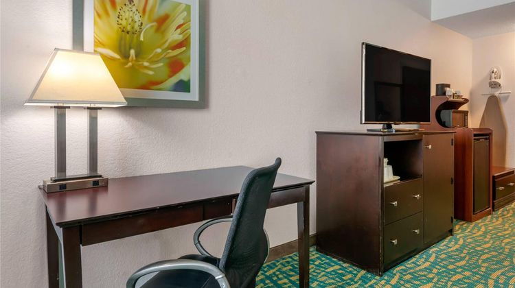 Comfort Inn & Suites Room