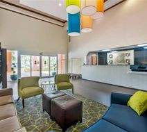 Comfort Inn & Suites Lobby