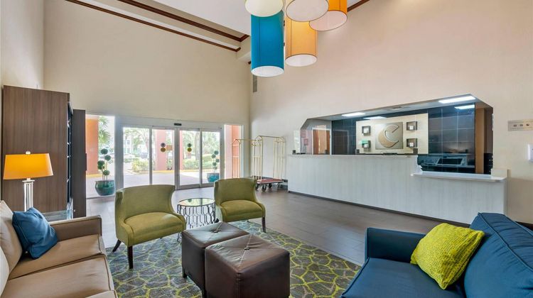 Comfort Inn & Suites Lobby