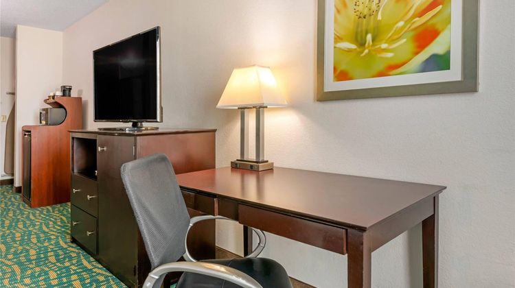 Comfort Inn & Suites Room