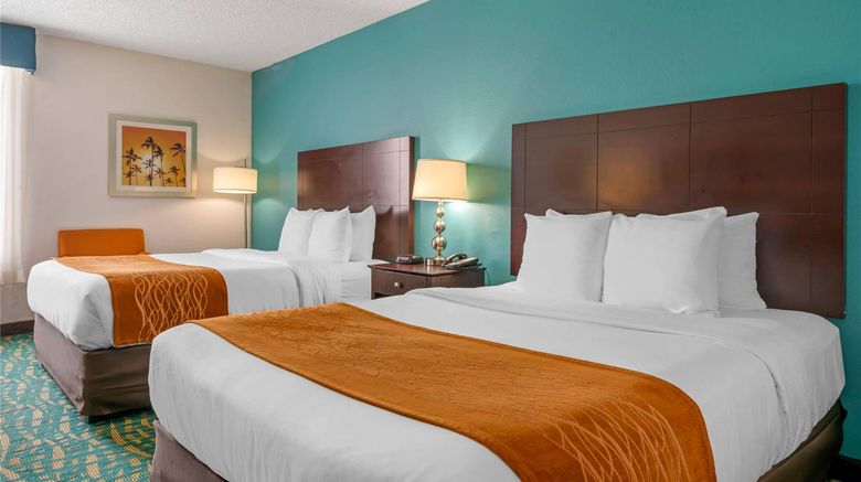 <b>Comfort Inn & Suites Room</b>. Images powered by <a href="https://iceportal.shijigroup.com/" title="IcePortal" target="_blank">IcePortal</a>.