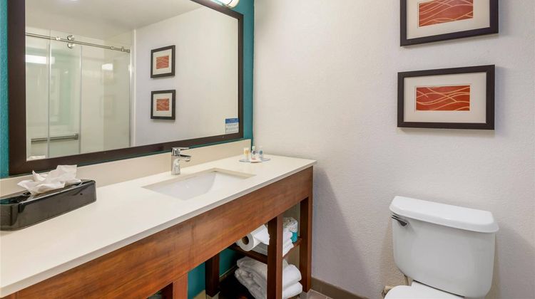 Comfort Inn & Suites Room