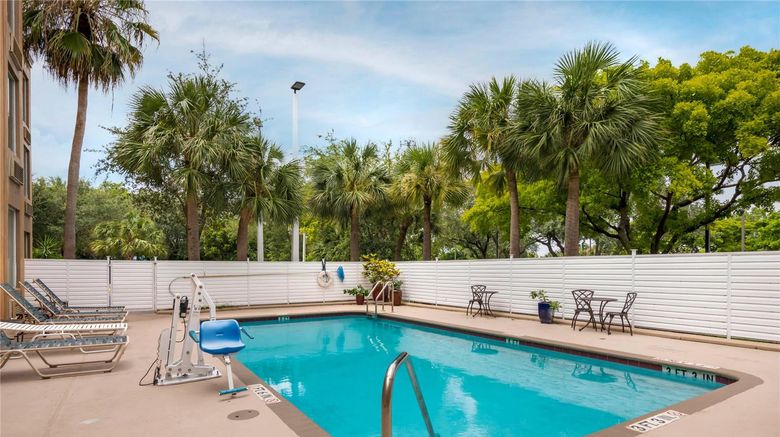 <b>Comfort Inn & Suites Pool</b>. Images powered by <a href="https://iceportal.shijigroup.com/" title="IcePortal" target="_blank">IcePortal</a>.