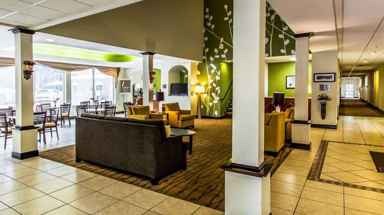 Sleep Inn & Suites Airport Lobby