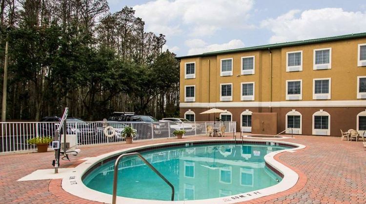 Sleep Inn & Suites Airport Pool