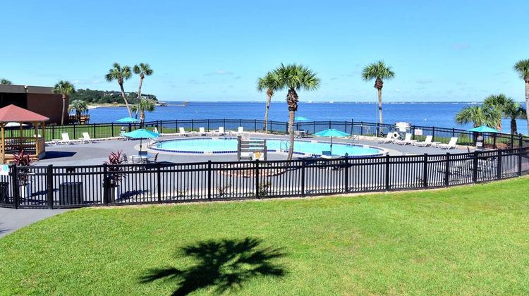 Quality Inn & Suites a Gulf Breeze Pool