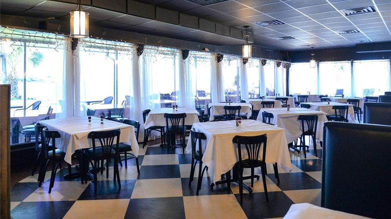 <b>Quality Inn & Suites a Gulf Breeze Restaurant</b>. Images powered by <a href="https://iceportal.shijigroup.com/" title="IcePortal" target="_blank">IcePortal</a>.